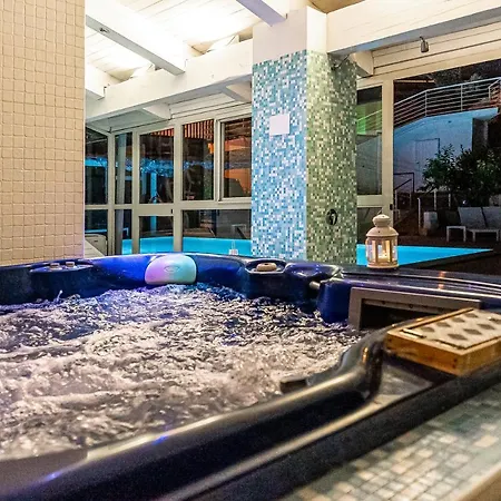 펜션 Mediterraneo Relais - Gym, Pool & 아그로폴리
