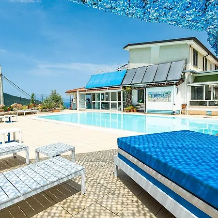 펜션 Mediterraneo Relais - Gym, Pool & 아그로폴리